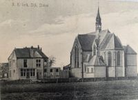 Foto ansichtkaart R.K. kerk en pastorie Nieuw-Dijk