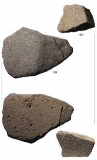 Fragmenten van maalstenen gevonden op Kerkwijk